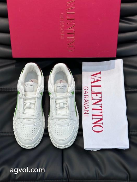 スーパー コピー 安心 サイト芸能人愛用 高品質な 2026年2026のトレンドの動向スニーカーヴァレンティノ._0_1