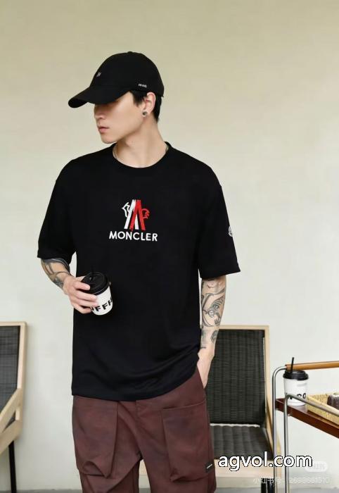 国内在庫あり 品質保証定番人気 2026夏に意外と人気な新作MONCLER半袖Tシャツブランド コピー バック_0_1