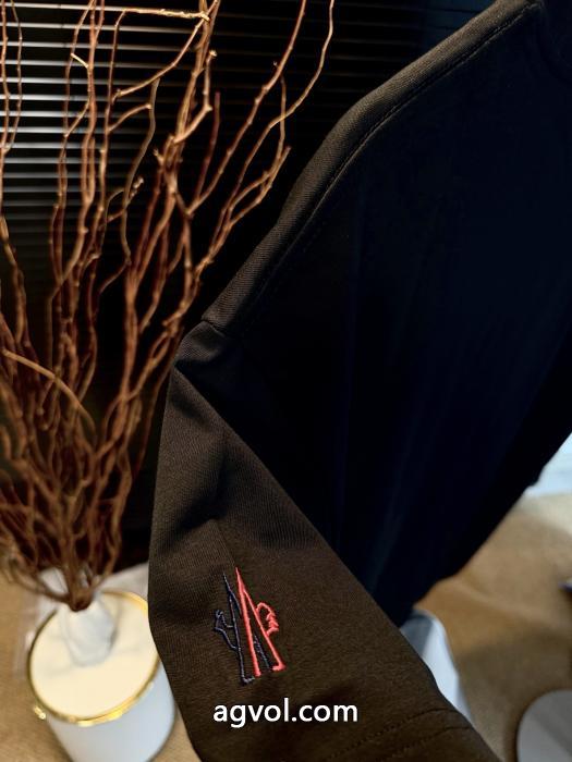 新作入荷 今季は色を使った注目新品 海外限定MONCLER半袖Tシャツコピー 商品 販売_0_2