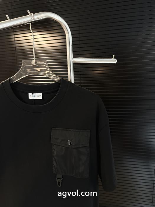 新作入荷 今季は色を使った注目新品 海外限定MONCLER半袖Tシャツコピー 商品 販売_0_3