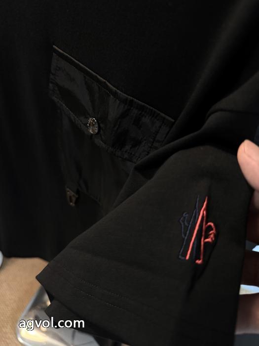 新作入荷 今季は色を使った注目新品 海外限定MONCLER半袖Tシャツコピー 商品 販売_0_4