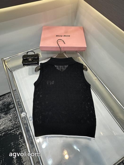 MIUMIU半袖Tシャツ期間限定SALE 注目する憧れブランドの新作 最先端ファション激安 通販 専門店_0_4