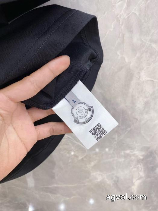 半袖TシャツMONCLER最新ビット おしゃれ上級者を目指す スマホケーススーパー コピー 品_0_1