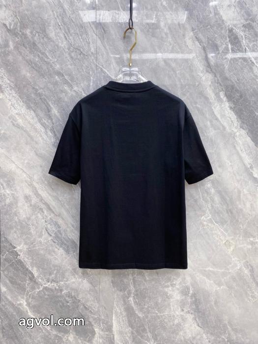 MONCLERデザイン性抜群 抜群な存在感 ユニセックスブランド コピー 品半袖Tシャツ_0_4