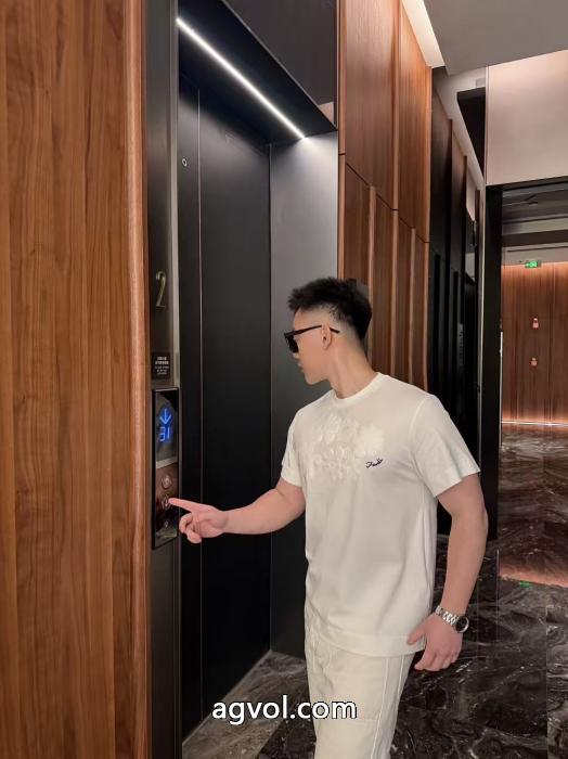 半袖Tシャツ数量限定特別価格 2026年限定新作 最近人気一番ブランド 激安フェンディ_0_4