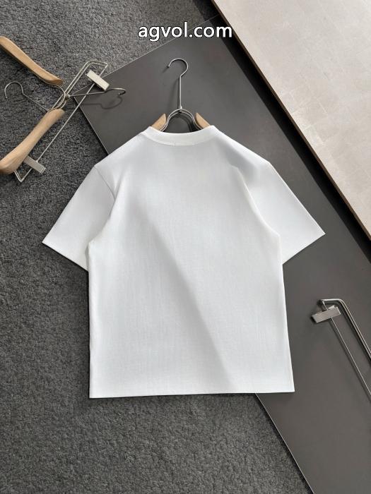 MIUMIU半袖Tシャツ発売極限状態！ 2026新品 使い勝手の良いコピー 品 ブランド_0_4