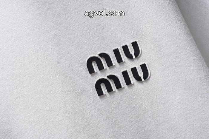 偽物 ブランド 販売半袖TシャツMIUMIUセレブ風  最新で男女兼用にもお勧め 優れた品質_0_0