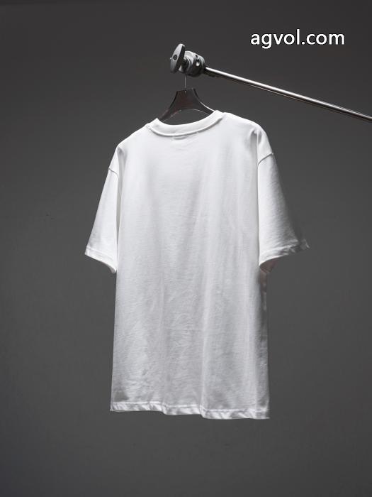 偽物 ブランド 販売半袖TシャツMIUMIUセレブ風  最新で男女兼用にもお勧め 優れた品質_0_1