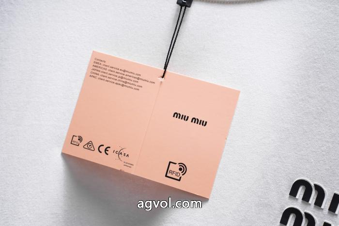 偽物 ブランド 販売半袖TシャツMIUMIUセレブ風  最新で男女兼用にもお勧め 優れた品質_0_2