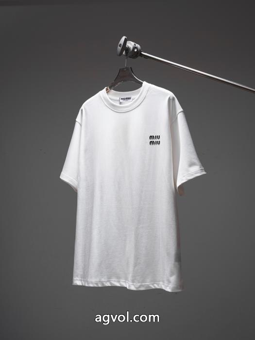 偽物 ブランド 販売半袖TシャツMIUMIUセレブ風  最新で男女兼用にもお勧め 優れた品質_0_4