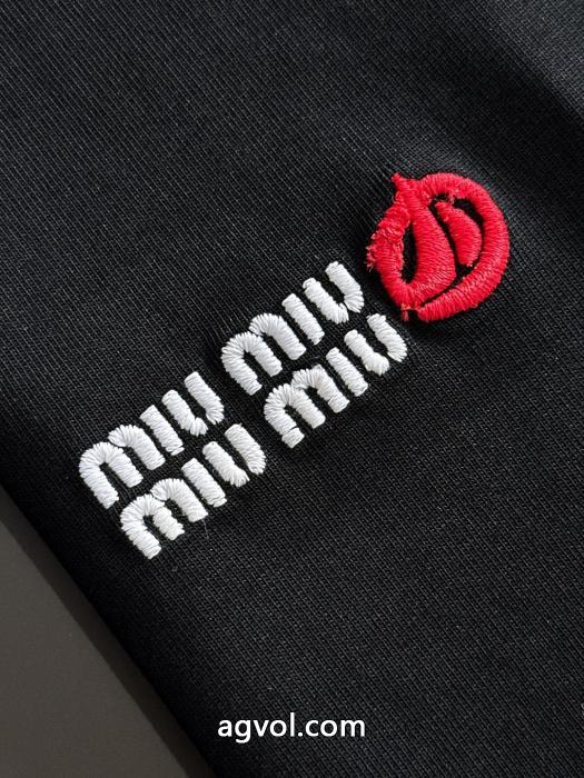 MIUMIU日本未発売 着心地良く 人気アイテムが勢ぞろい半袖Tシャツ偽物 ブランド_0_0