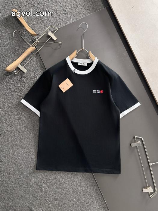 MIUMIU日本未発売 着心地良く 人気アイテムが勢ぞろい半袖Tシャツ偽物 ブランド_0_2