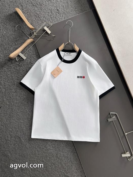 MIUMIU日本未発売 着心地良く 人気アイテムが勢ぞろい半袖Tシャツ偽物 ブランド_0_4