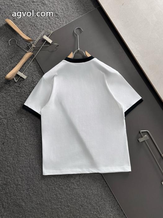 MIUMIU日本未発売 着心地良く 人気アイテムが勢ぞろい半袖Tシャツ偽物 ブランド_0_5