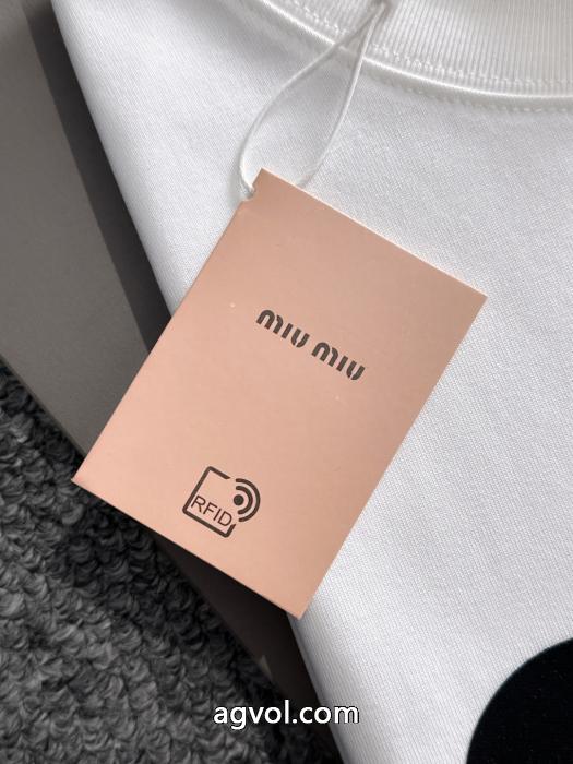 精巧な逸品 最前線新作 春ファションのトレンドMIUMIU偽 ブランド半袖Tシャツ_0_1