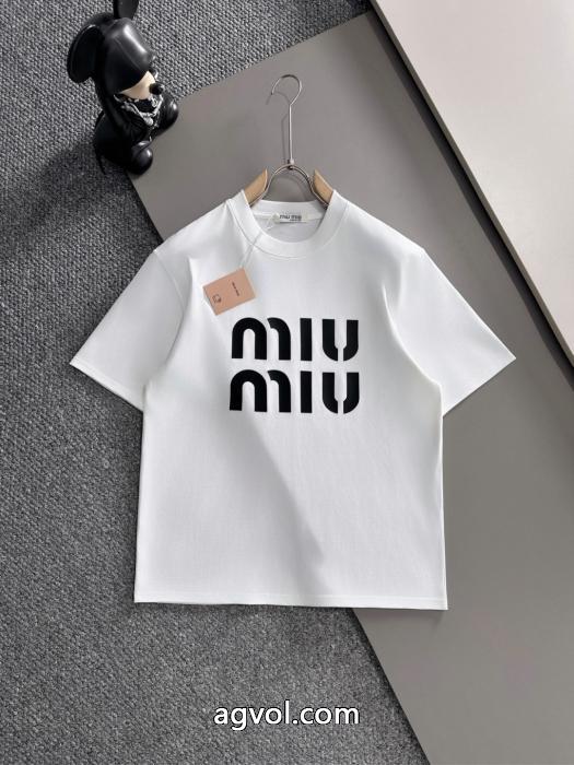 精巧な逸品 最前線新作 春ファションのトレンドMIUMIU偽 ブランド半袖Tシャツ_0_4