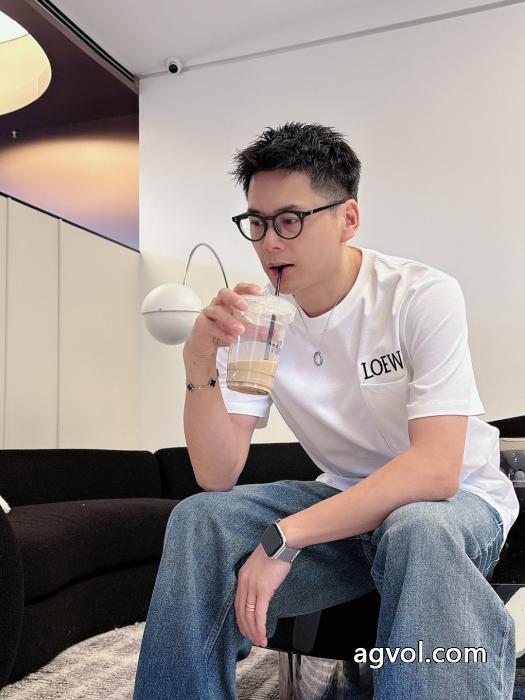 LOEWE半袖Tシャツブランド コピー 安心素敵  お手軽な価格 COOLなデザイン_0_2