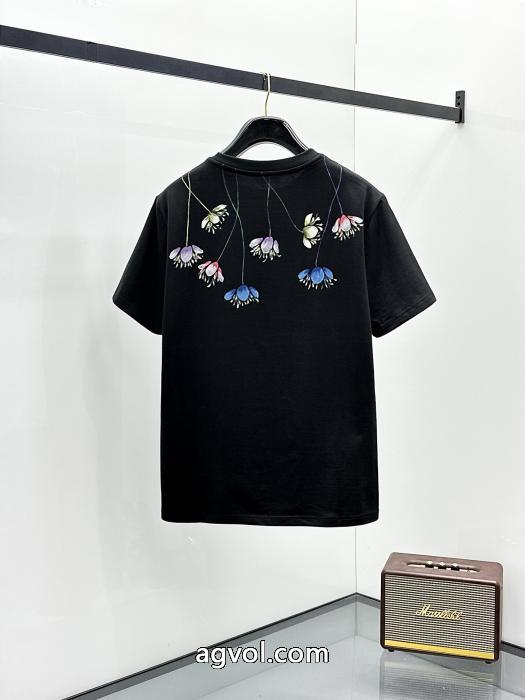 半袖Tシャツ定番人気のモデル 若者世代に人気が高い 2026一番最高人気LOEWEブランド アクセサリー 激安_0_1
