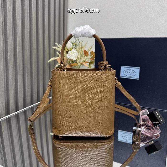 ブランド レプリカ圧倒的な高級感 高級素材を採用 ヒットする春夏コレクションプラダ&nbsp;&nbsp;&nbsp;&nbsp;.._0_1