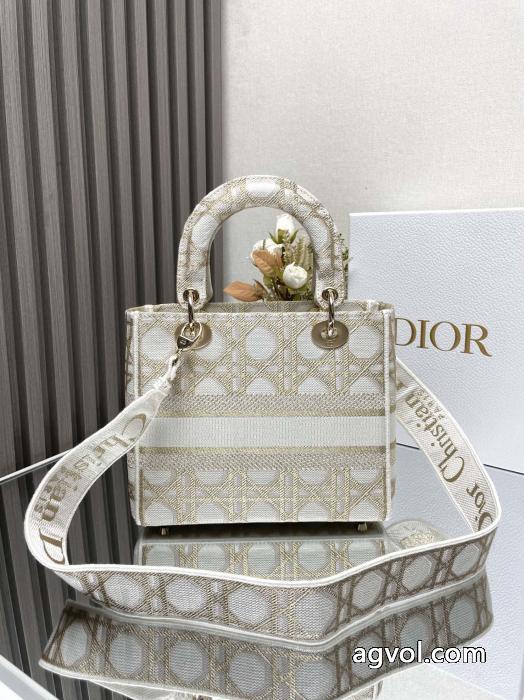 ブランド コピー 専門店大人カジュアル 上品な印象 新作日本未入荷バッグDIOR._0_2