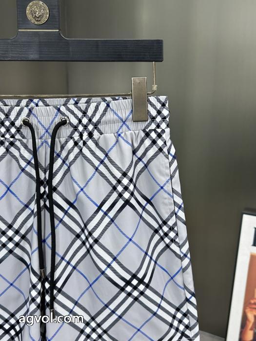 ブランド コピーいつも年末には完売しちゃう 半額セール とにかく人気アイテムスラックスBURBERRY._0_5
