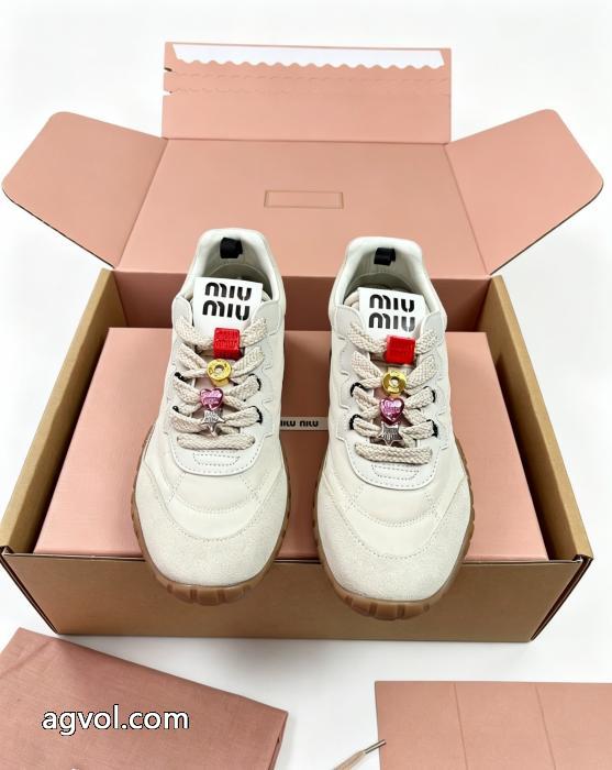 スニーカー洗練デザイン 2026年春夏入荷 クラシックスーパー コピー 安心MIUMIU.._0_1