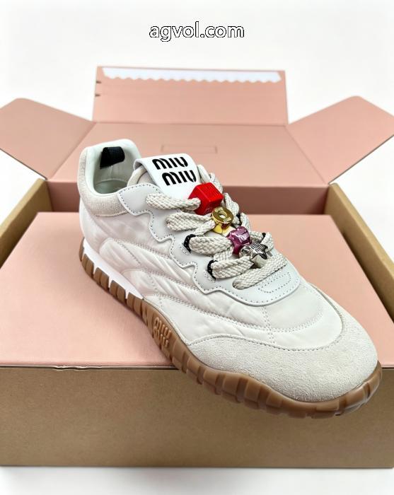 スニーカー洗練デザイン 2026年春夏入荷 クラシックスーパー コピー 安心MIUMIU.._0_3