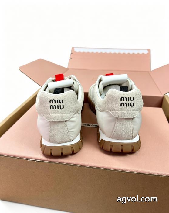 スニーカー洗練デザイン 2026年春夏入荷 クラシックスーパー コピー 安心MIUMIU.._0_4