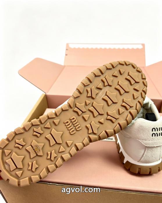 スニーカー洗練デザイン 2026年春夏入荷 クラシックスーパー コピー 安心MIUMIU.._0_5