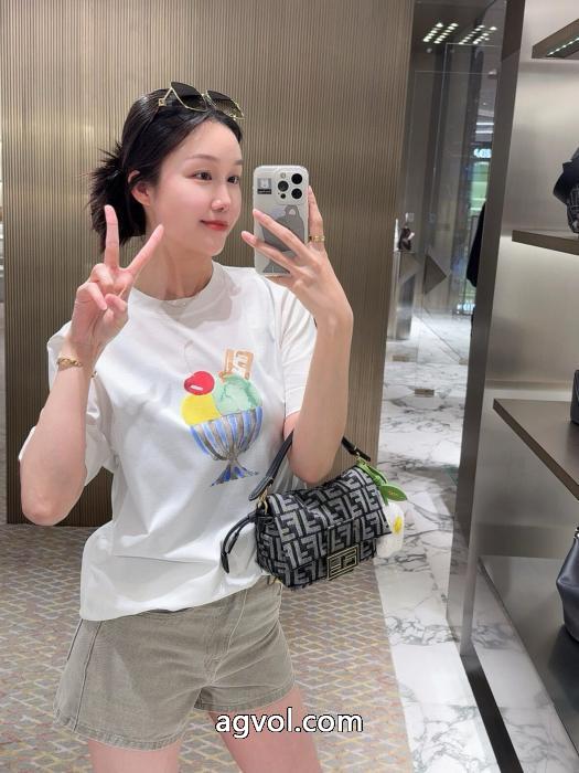夏の定番スタイル スタイルアップ効果 デザイン性の高いフェンディブランド 品 激安 通販半袖T._0_1