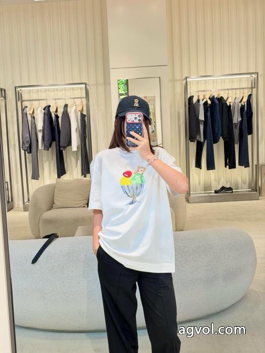 夏の定番スタイル スタイルアップ効果 デザイン性の高いフェンディブランド 品 激安 通販半袖T._0_2