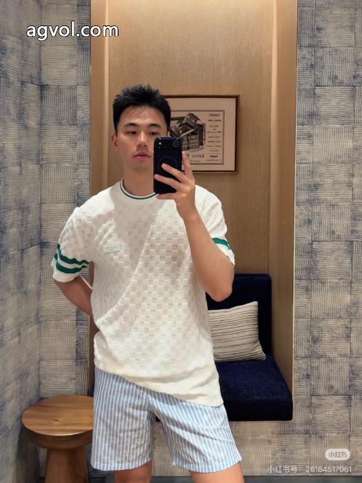 話題が沸騰中 2026超人気アイテム 通販限定商品半袖Tシャツブランド 品 コピーLOUIS VUITTON_1_1