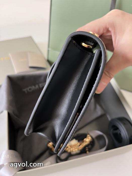 コピー 品 ブランドTOM FORD&nbsp;&nbsp;&nbsp;&nbsp;高級感のある 26ＡＷ美品 人気モデル愛用.._0_3