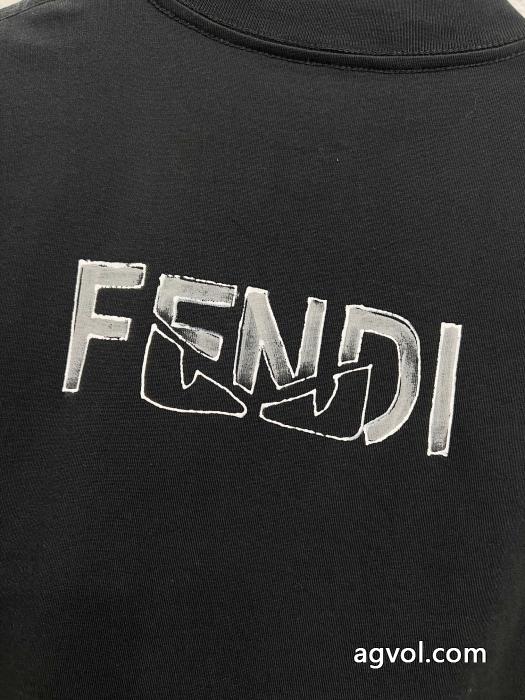 ブランド フェイクFENDI半袖Tシャツモダンな印象 センス漂う お洒落に魅せる_0_0