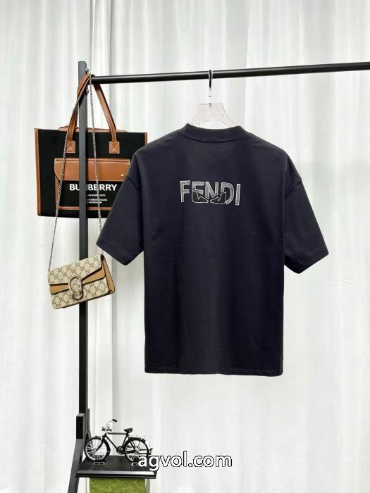 ブランド フェイクFENDI半袖Tシャツモダンな印象 センス漂う お洒落に魅せる_0_1
