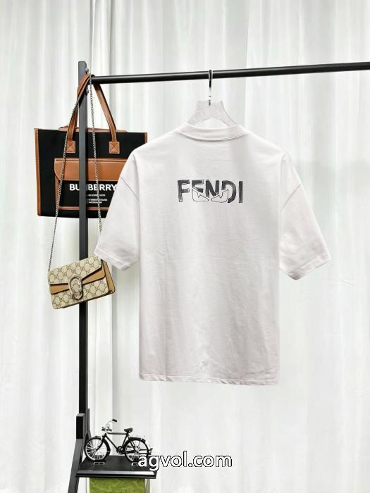 ブランド フェイクFENDI半袖Tシャツモダンな印象 センス漂う お洒落に魅せる_0_3