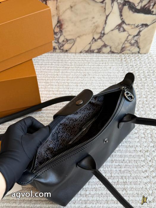 ブランド コピー 販売 限定生産品 やっと見つけた国内即発 国内在庫有バッグGC.._0_5