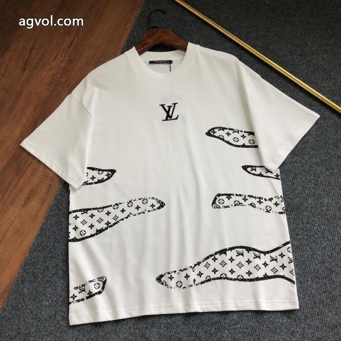 コピー ブランド 通販 安心極美品 ムダな装飾を排したデザイン 話題の新作LOUIS VUITTON半袖Tシャツ_0_3