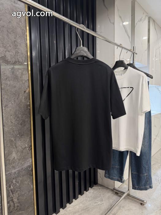 最旬！ 毎年大人気！2026 国内未入荷半袖Tシャツ激安 ブランド 通販PRADA_0_1