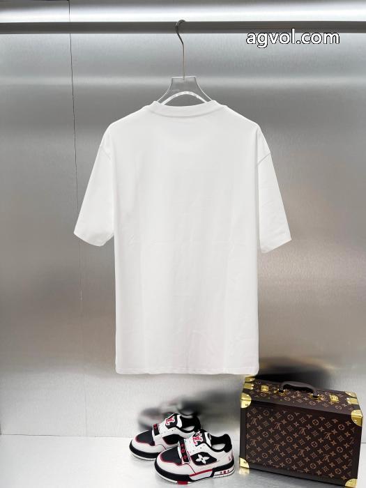 最新 話題沸騰中 限定人気セール 特別感のある半袖TシャツBURBERRYスーパー コピー 品_0_0