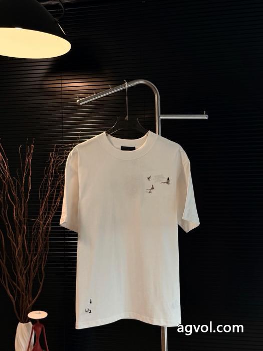 LOUIS VUITTON大評判のデザイン 可愛い新モデル 優しい色味がかわいい半袖Tシャツ偽 ブランド_0_1