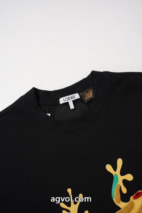 大人気再入荷セール 印象になって 美しいデザインLOEWE半袖Tシャツ激安 ブランド 通販_0_3