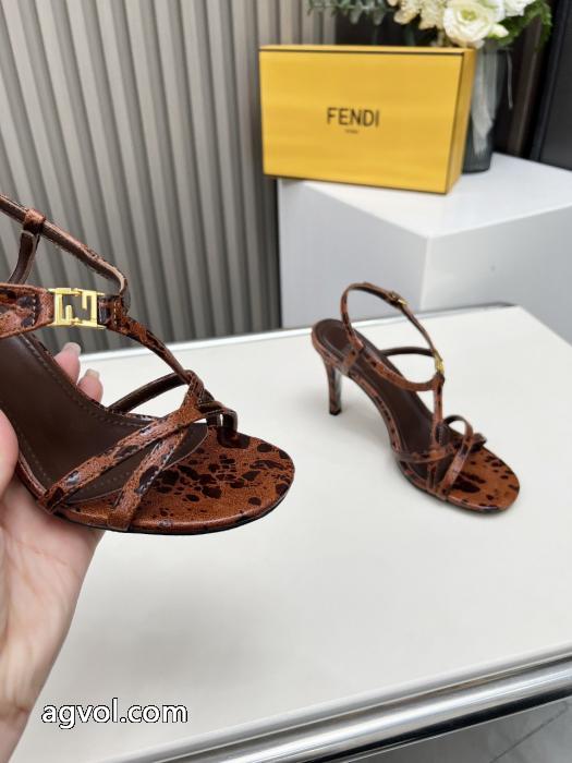 FENDI激安 ブランド 通販実用品 VIPセールで奇跡 人気モデル愛用サンダル._0_5