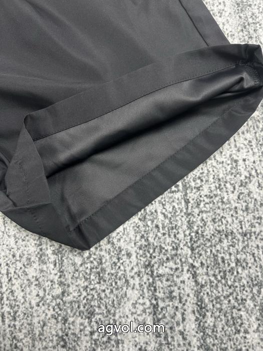 魅力を放つ 注目作品 海外セレブもお気に入りVERSACE&nbsp;&nbsp;&nbsp;&nbsp;スラックスブランド コピー 着払い._0_5