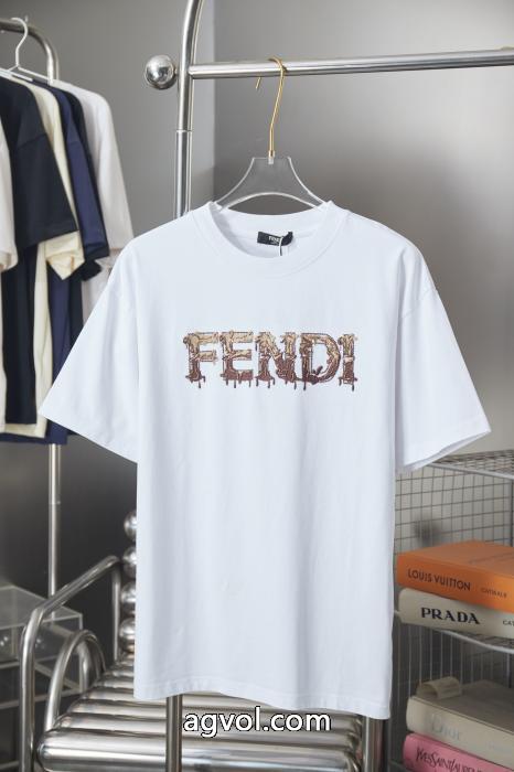 超人気モデル入荷 定番素敵 2026夏到来新作半袖Tシャツブランド コピー  FENDI_0_4