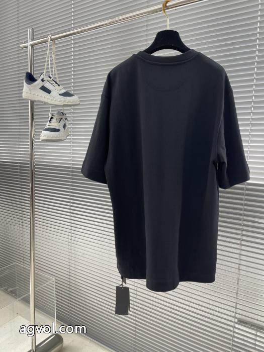 セット自分らしい 国内在庫有 素材感に注目偽 ブランド 通販FENDI_0_2