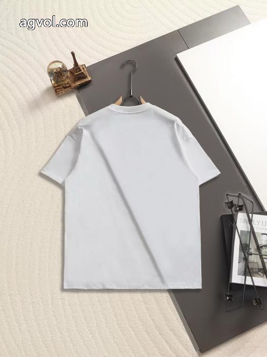 半袖Tシャツ素材感に注目 お洒落 2026新作ブランド 偽物 激安フェンディ_0_2