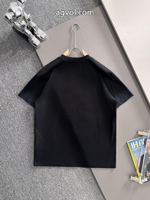 スーパー コピー ブランドFENDI半袖Tシャツ甘過ぎず大人な印象に 限定大特価 今季新作_0_2