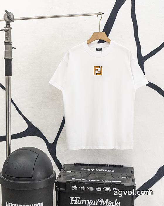 FENDI通販 ブランド半袖Tシャツ2026人気品 大人カジュアル 最新作期間限定セール_0_1