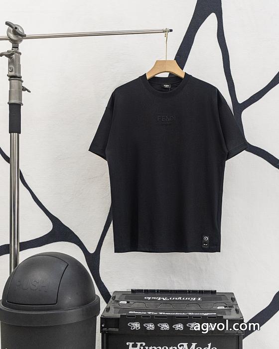 FENDIブランド コピー 販売 半袖TシャツHOT新作登場 最速！ブーム当確の2026トレンド 今季おすすめの話題作_0_3